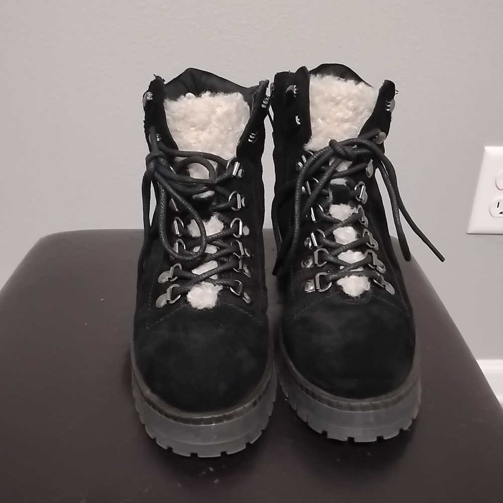 Crown Vintage Black Winter Boots with Shearling Lining